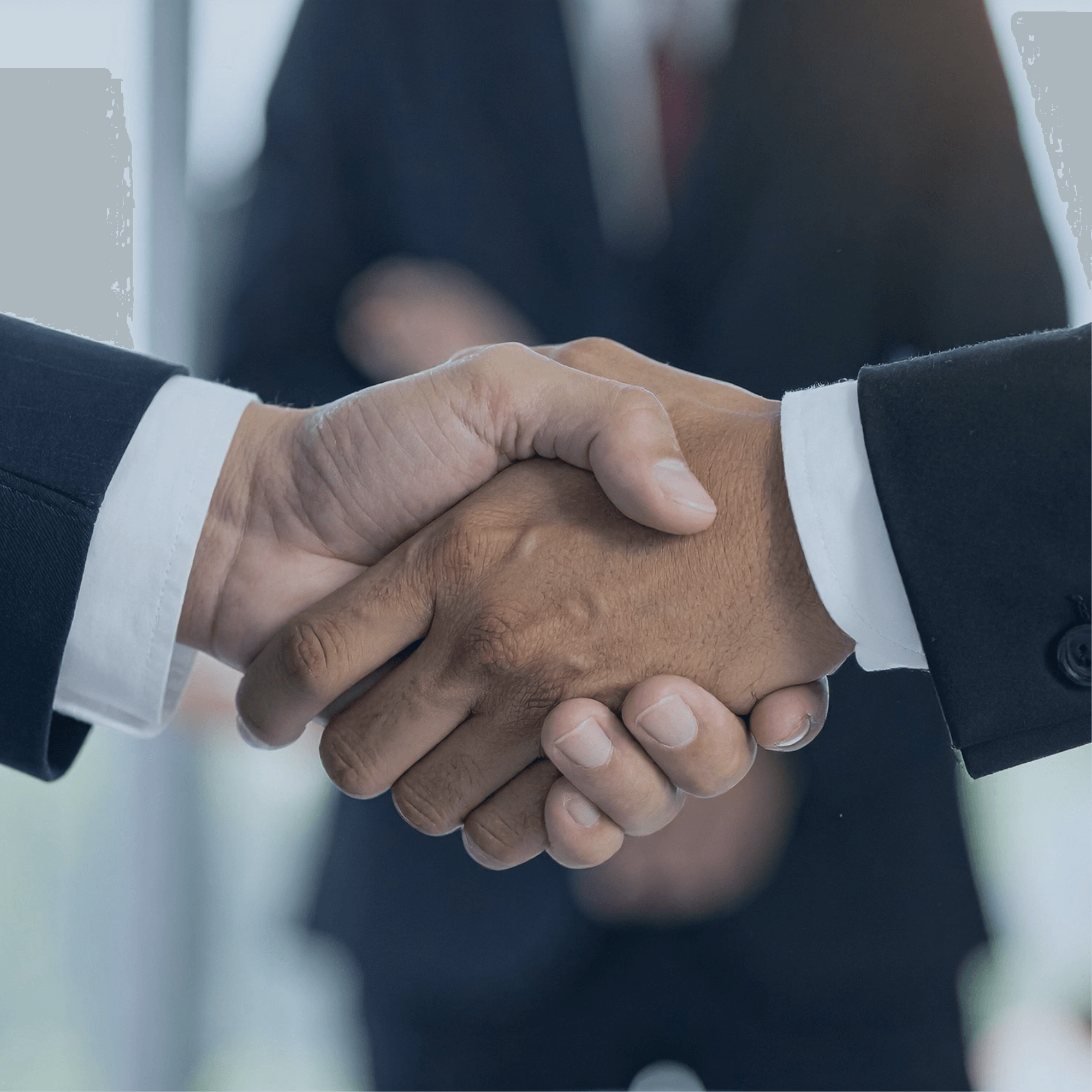Professionelt håndtryk mellem to erhvervspersoner som symbol på samarbejde og gensidigt match Professionelt håndtryk mellem to erhvervspersoner som symbol på samarbejde og gensidigt match